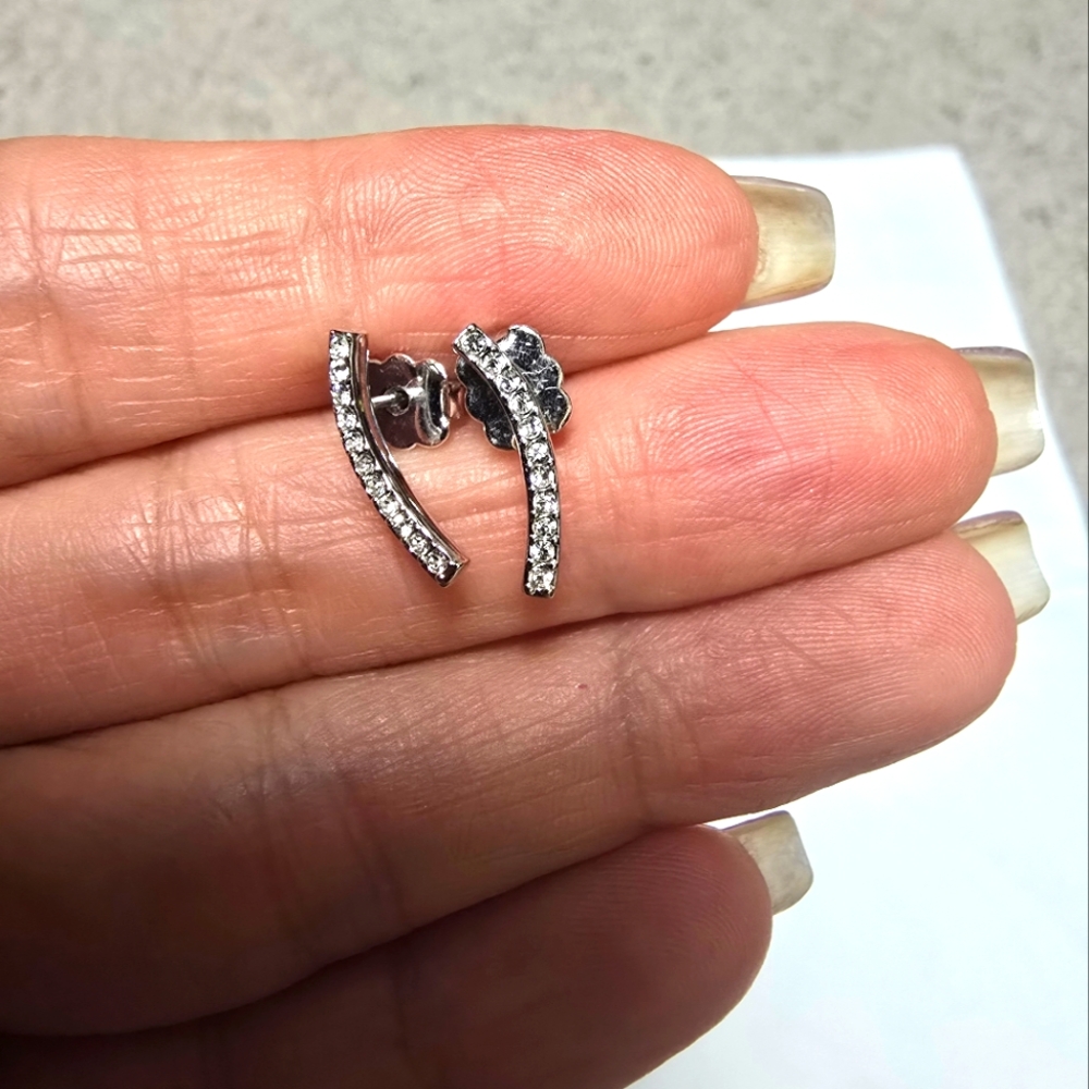 Cubic Zirconia Bar Earring